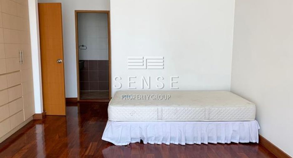 For rent 4 bedrooms condo in Khlong Toei, Bangkok