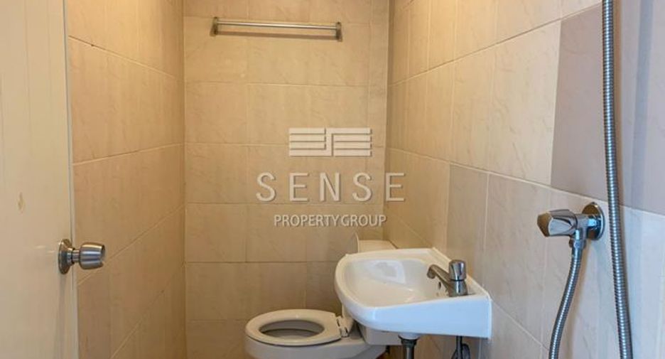 For rent 4 bedrooms condo in Khlong Toei, Bangkok