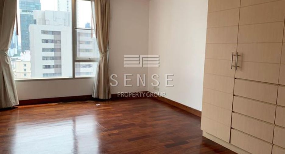 For rent 4 bedrooms condo in Khlong Toei, Bangkok