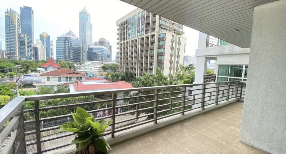For rent 3 bed condo in Lat Phrao, Bangkok