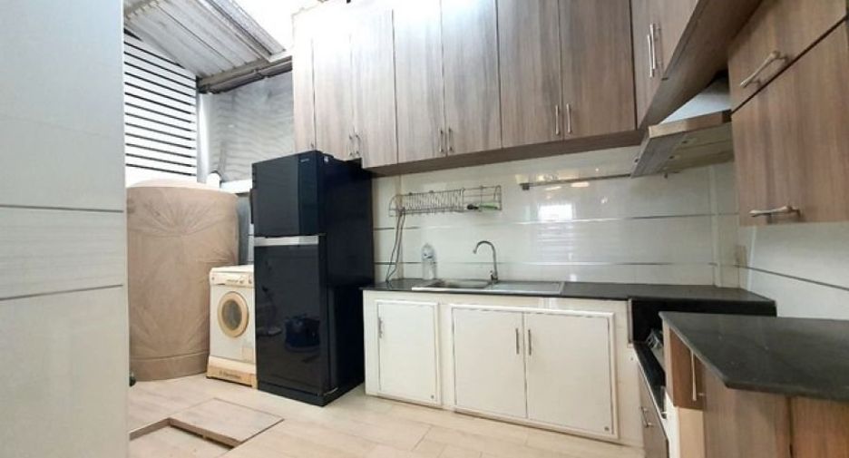 Продажа 3 спальни таунхаус в Чом Тхонг, Бангкок