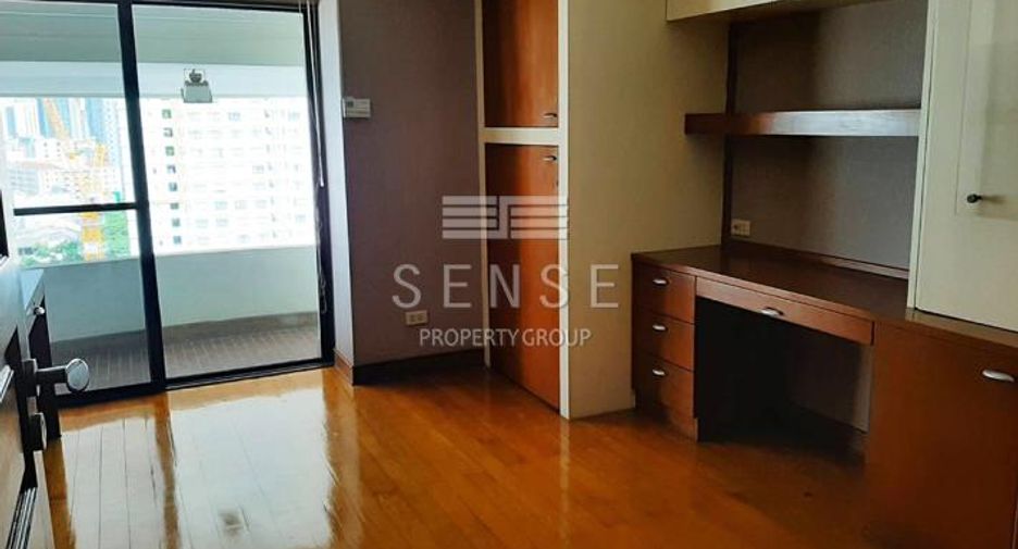 For sale 4 bedrooms condo in Khlong Toei, Bangkok