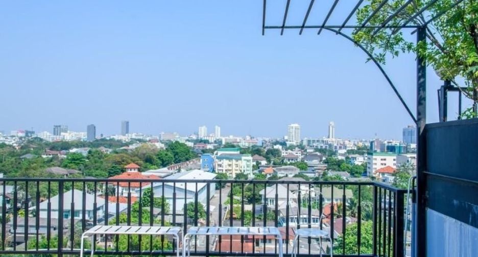For sale 112 Beds hotel in Chatuchak, Bangkok