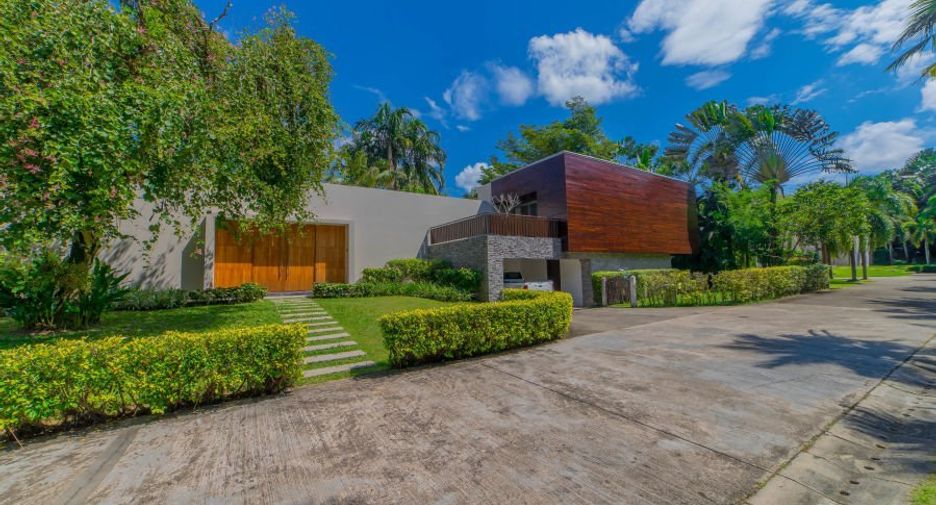 For rent and for sale 4 bedrooms villa in Thalang, Phuket