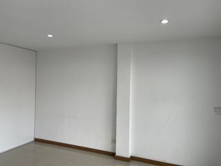 For rent 5 bed retail Space in Mueang Samut Prakan, Samut Prakan