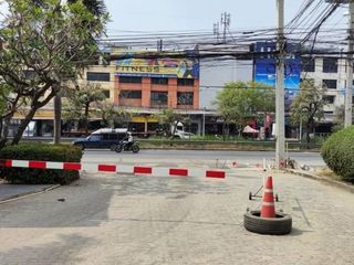 For rent 5 bed retail Space in Mueang Samut Prakan, Samut Prakan