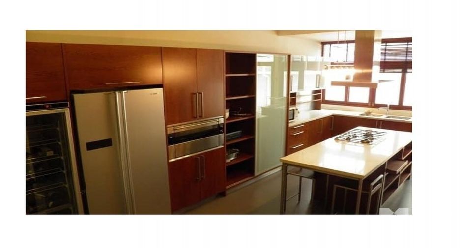 For rent 2 bed townhouse in Sathon, Bangkok