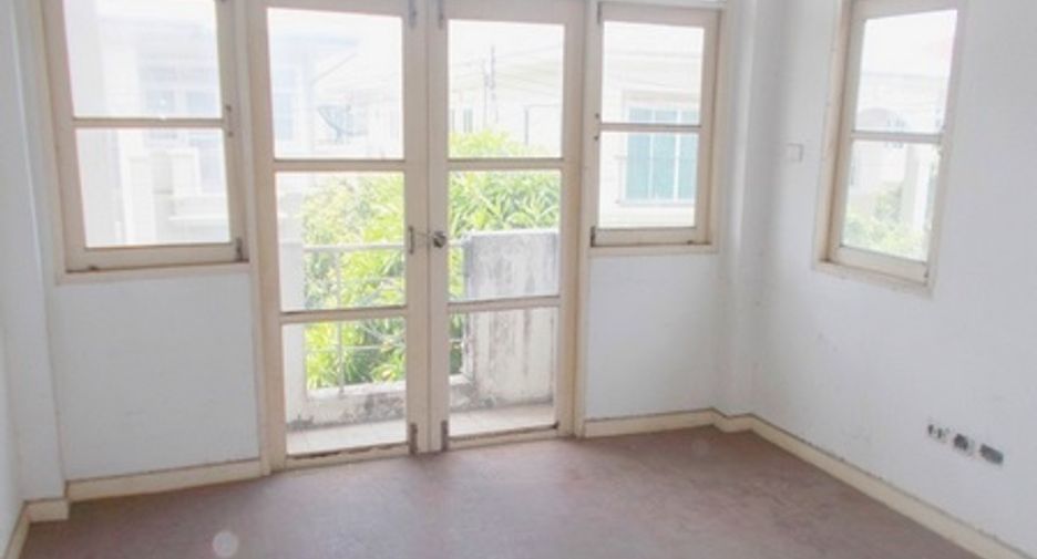 For sale 3 bedrooms house in Mueang Pathum Thani, Pathum Thani