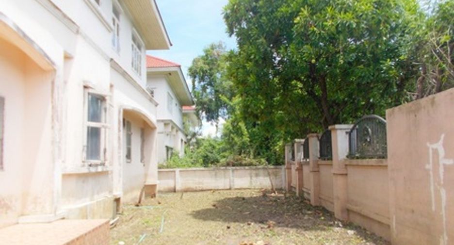 For sale 3 bedrooms house in Mueang Pathum Thani, Pathum Thani