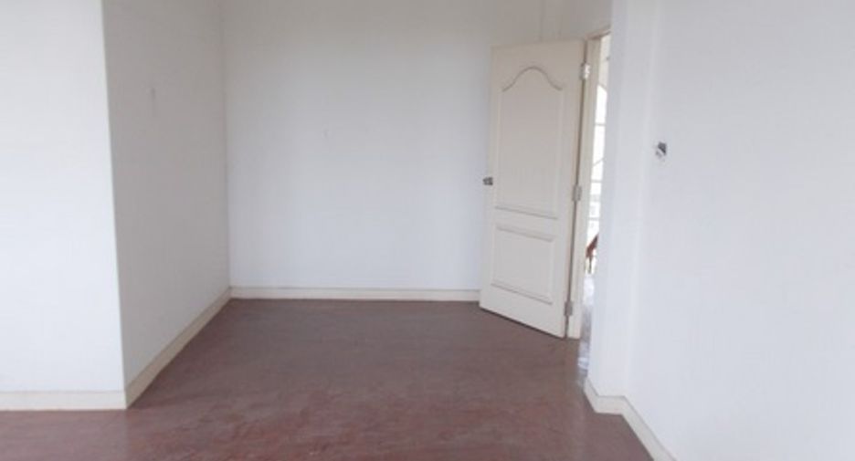 For sale 3 bedrooms house in Mueang Pathum Thani, Pathum Thani