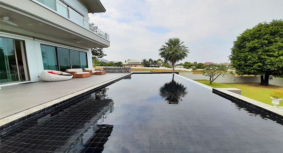 For sale 5 Beds villa in Cha Am, Phetchaburi