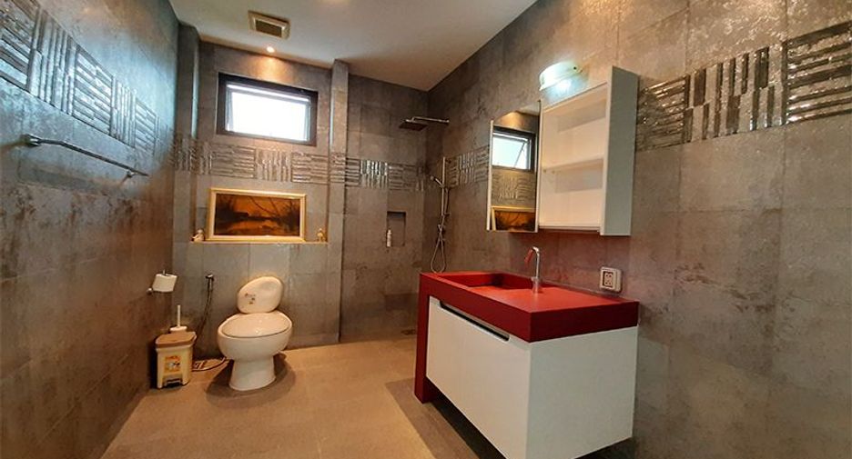 For sale 5 Beds villa in Cha Am, Phetchaburi