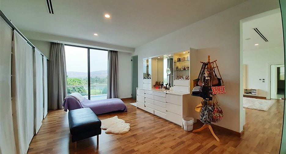 For sale 5 Beds villa in Cha Am, Phetchaburi