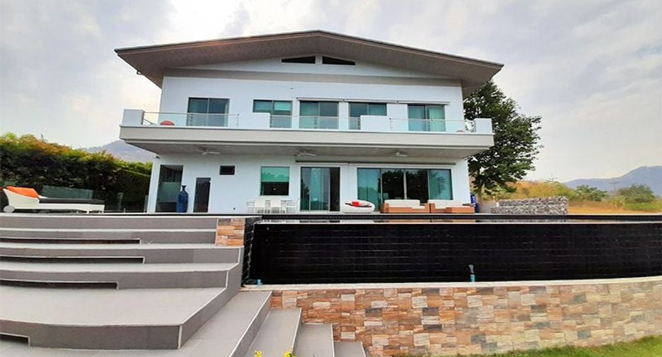 For sale 5 Beds villa in Cha Am, Phetchaburi