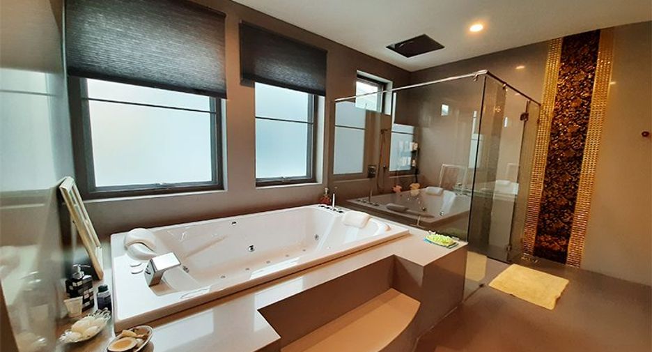 For sale 5 Beds villa in Cha Am, Phetchaburi