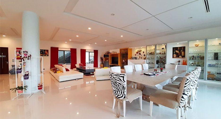 For sale 5 Beds villa in Cha Am, Phetchaburi