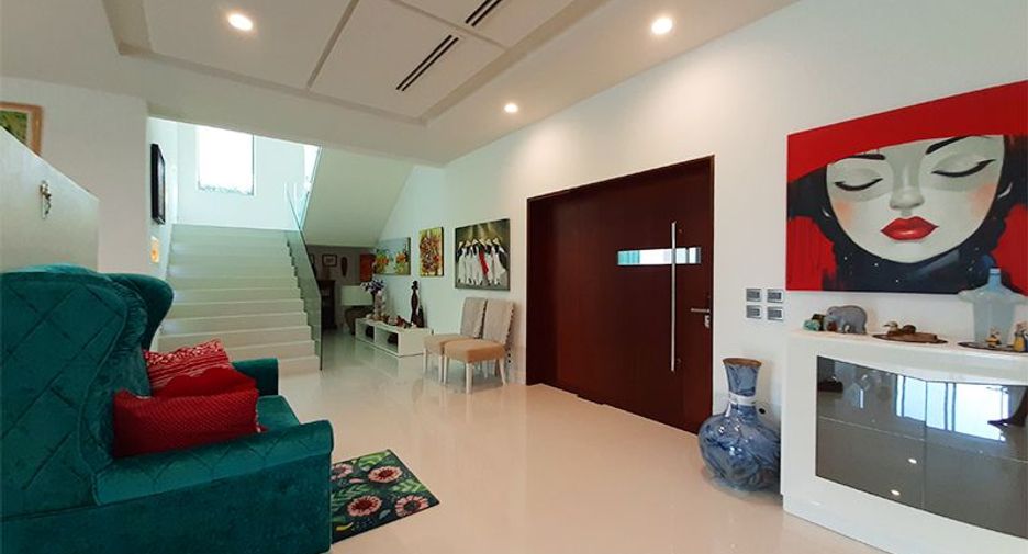 For sale 5 Beds villa in Cha Am, Phetchaburi