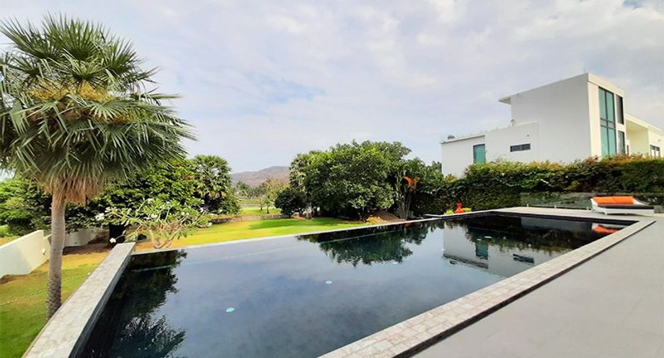 For sale 5 Beds villa in Cha Am, Phetchaburi