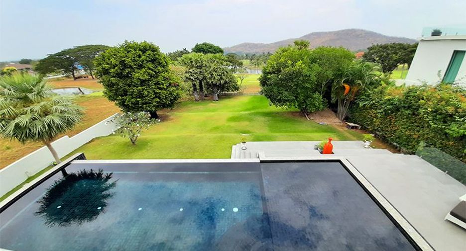 For sale 5 Beds villa in Cha Am, Phetchaburi