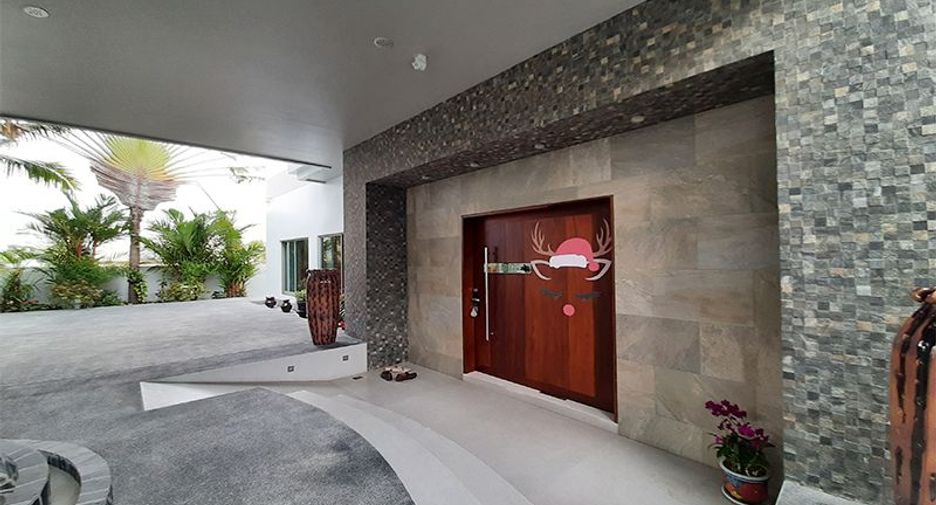 For sale 5 Beds villa in Cha Am, Phetchaburi
