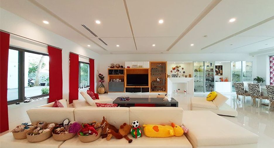 For sale 5 Beds villa in Cha Am, Phetchaburi