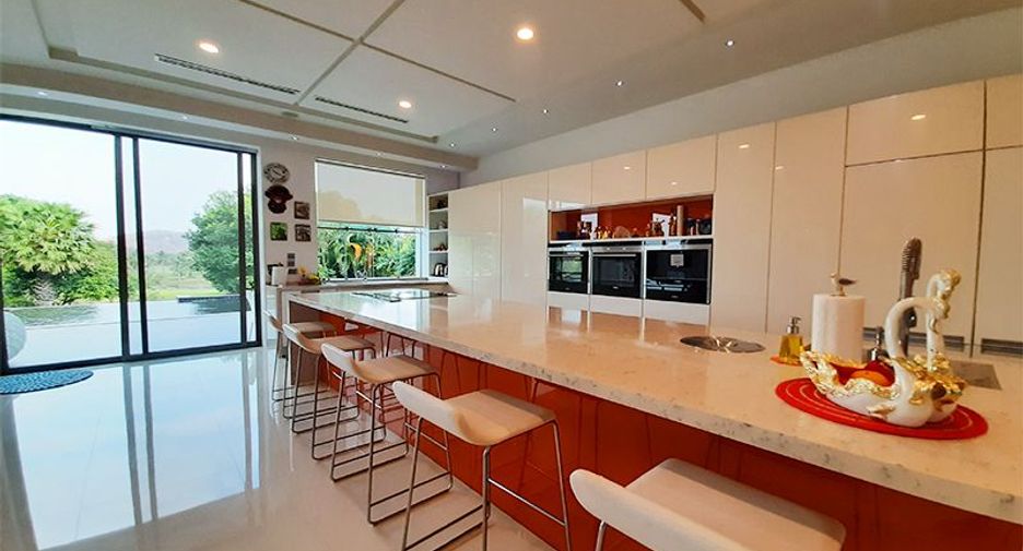 For sale 5 Beds villa in Cha Am, Phetchaburi