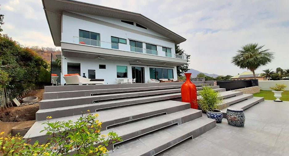 For sale 5 Beds villa in Cha Am, Phetchaburi
