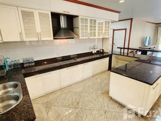 For rent 5 Beds townhouse in Lat Phrao, Bangkok