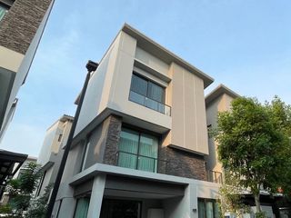 For rent 4 Beds townhouse in Lat Phrao, Bangkok