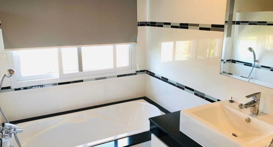 For rent 4 bedrooms house in Bang Lamung, Chonburi