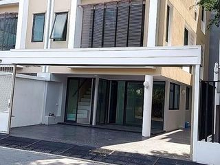 For rent 3 Beds office in Huai Khwang, Bangkok