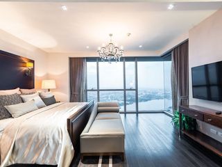 For sale 3 bed condo in Yan Nawa, Bangkok