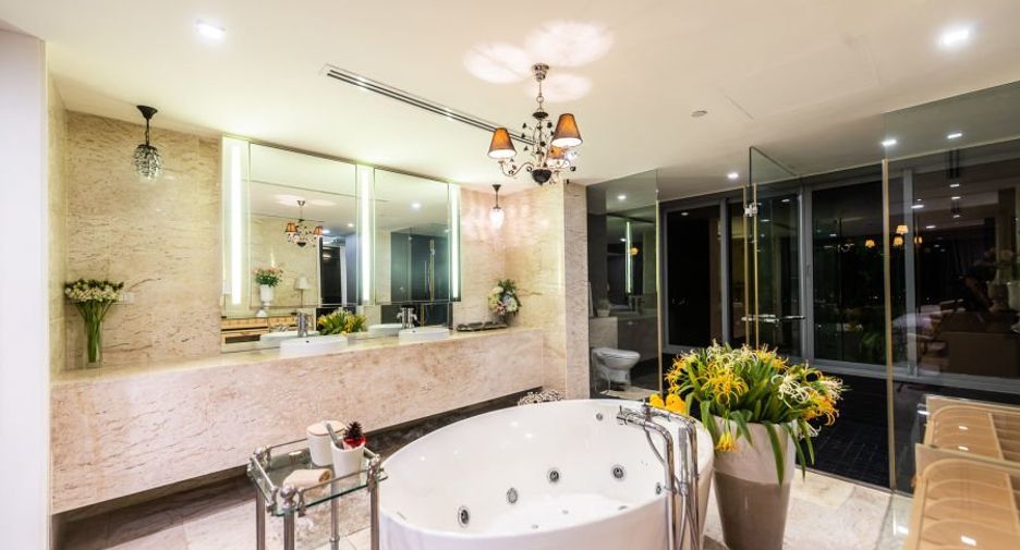 À vendre 3 chambres condo à Yan Nawa, Bangkok