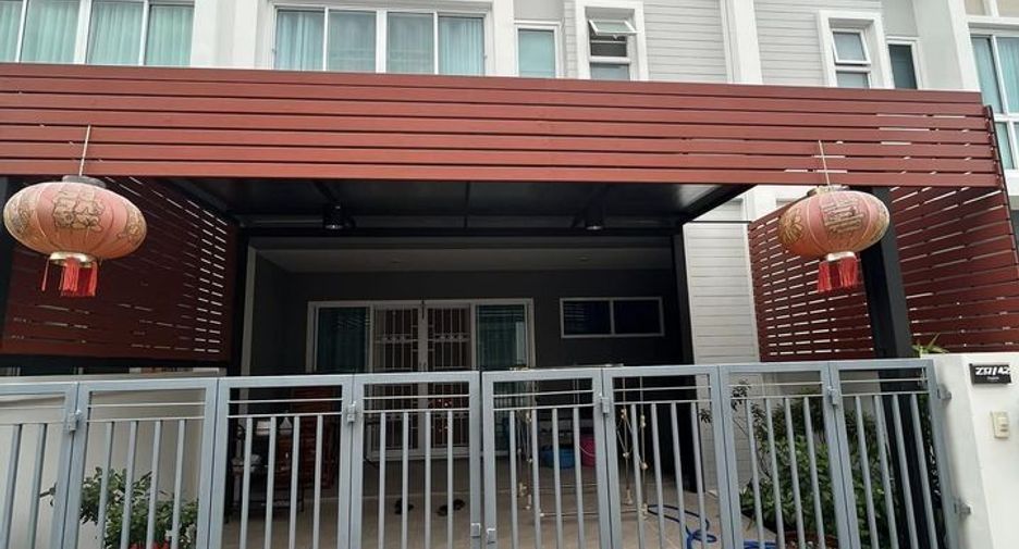 For sale 6 Beds townhouse in Saphan Sung, Bangkok