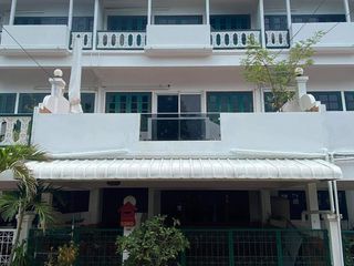 For sale 4 bed townhouse in Hua Hin, Prachuap Khiri Khan