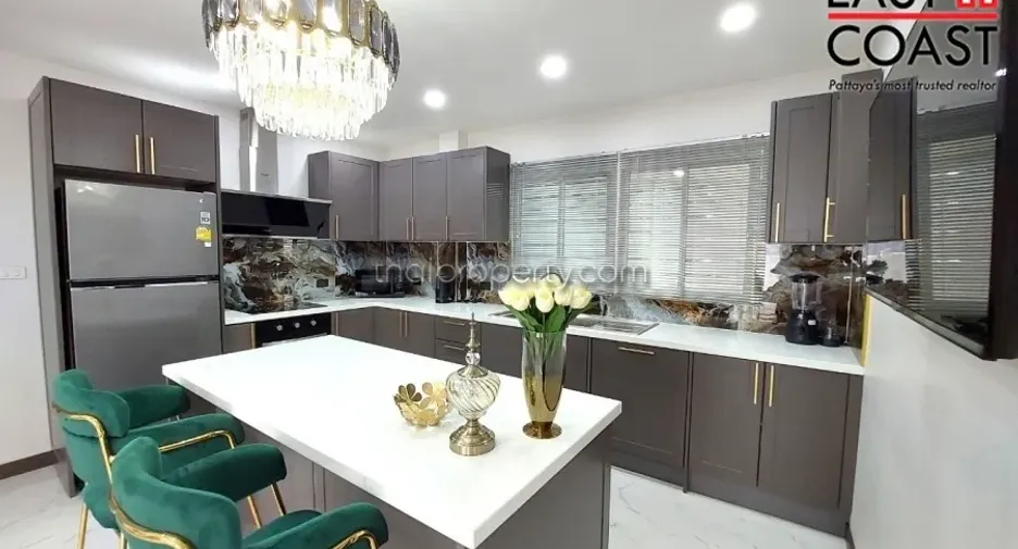 Haus zum Kauf mit 4 Zimmer in Bang Lamung, Chonburi