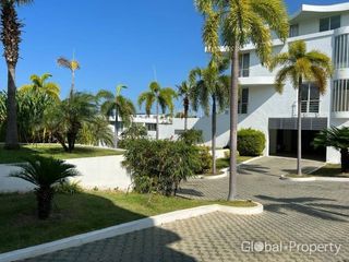 For sale 3 ベッドルーム condo in Na Jomtien, Pattaya