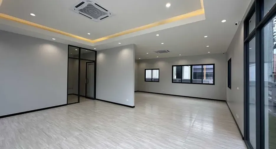For rent and for sale warehouse in Lam Luk Ka, Pathum Thani