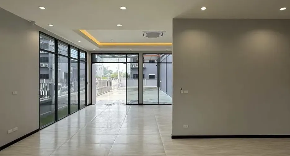 For rent and for sale warehouse in Lam Luk Ka, Pathum Thani