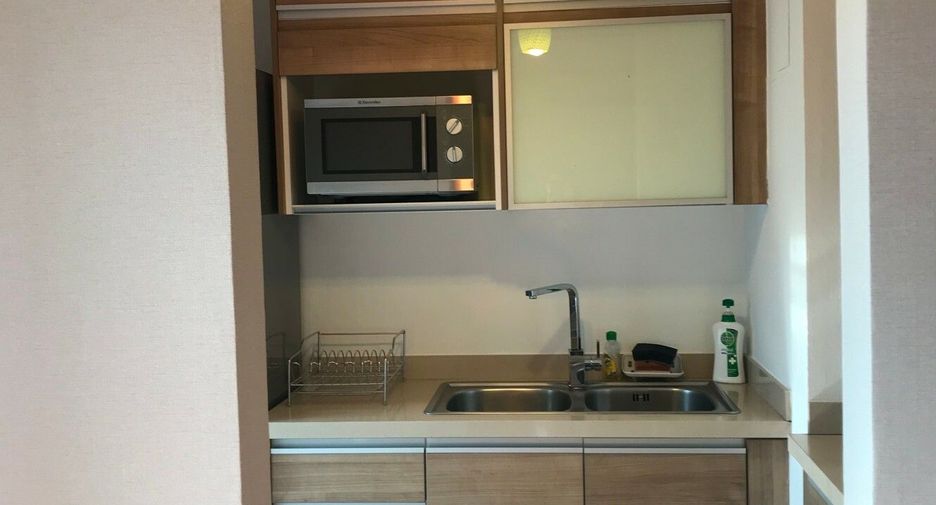 For rent 2 bed condo in Watthana, Bangkok