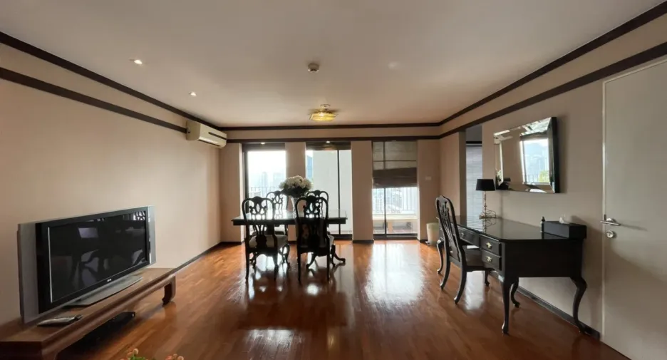For rent 2 bed condo in Watthana, Bangkok