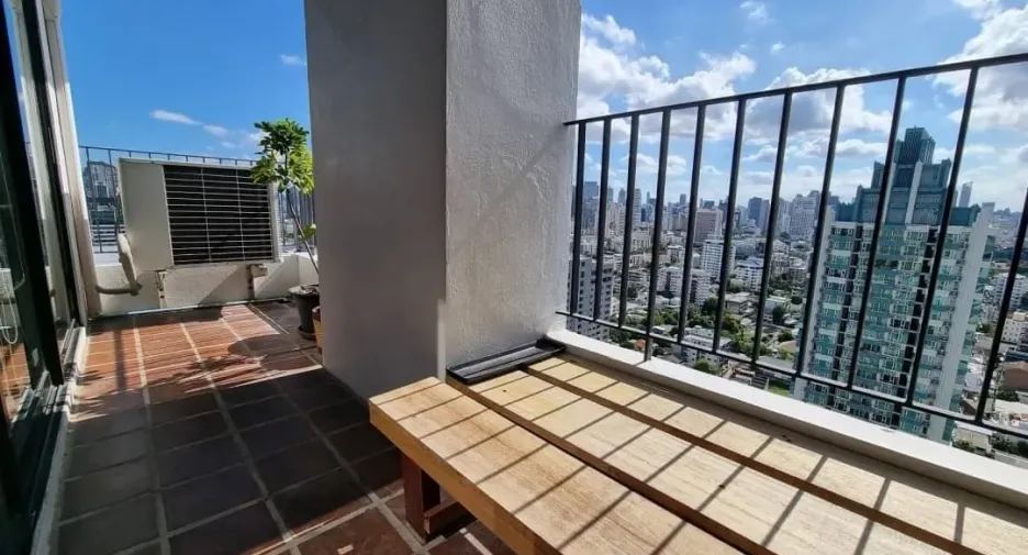 For rent 2 bed condo in Watthana, Bangkok