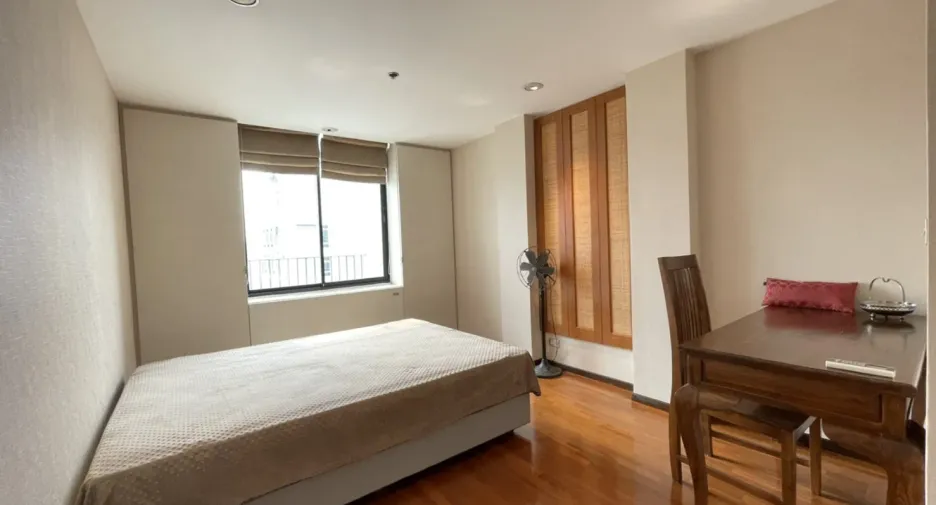For rent 2 bed condo in Watthana, Bangkok