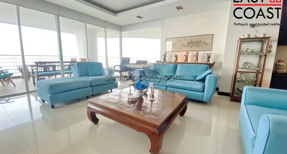 For sale 3 bedrooms condo in Jomtien, Pattaya
