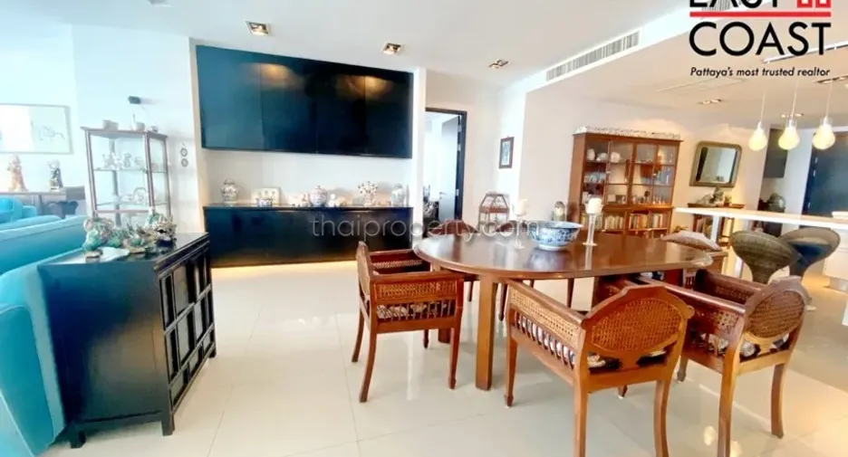 For sale 3 bedrooms condo in Jomtien, Pattaya