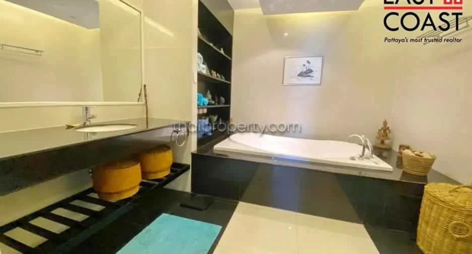 For sale 3 bedrooms condo in Jomtien, Pattaya