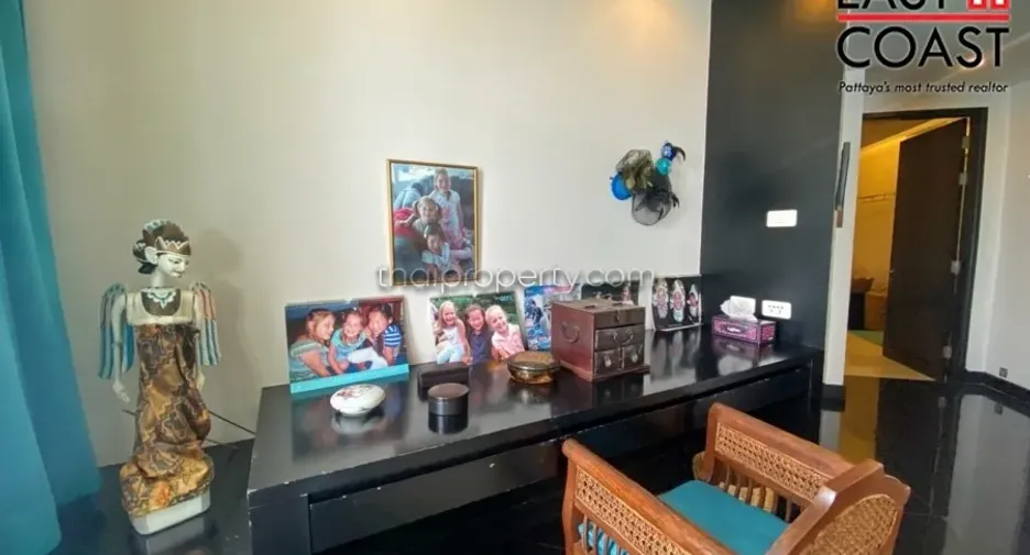 For sale 3 bedrooms condo in Jomtien, Pattaya