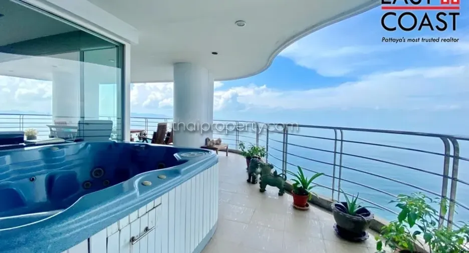 For sale 3 bedrooms condo in Jomtien, Pattaya