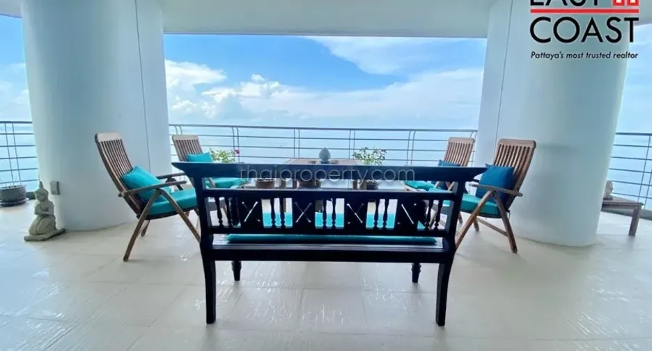 For sale 3 bedrooms condo in Jomtien, Pattaya