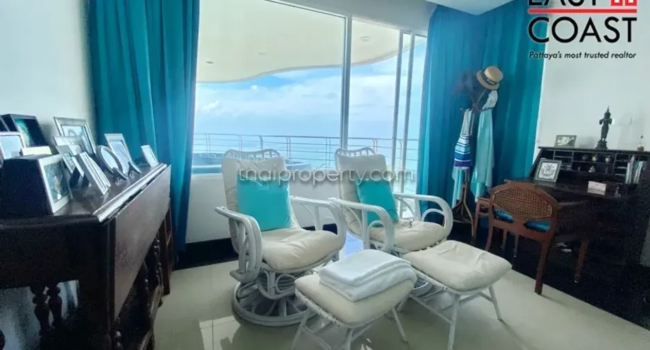 For sale 3 bedrooms condo in Jomtien, Pattaya